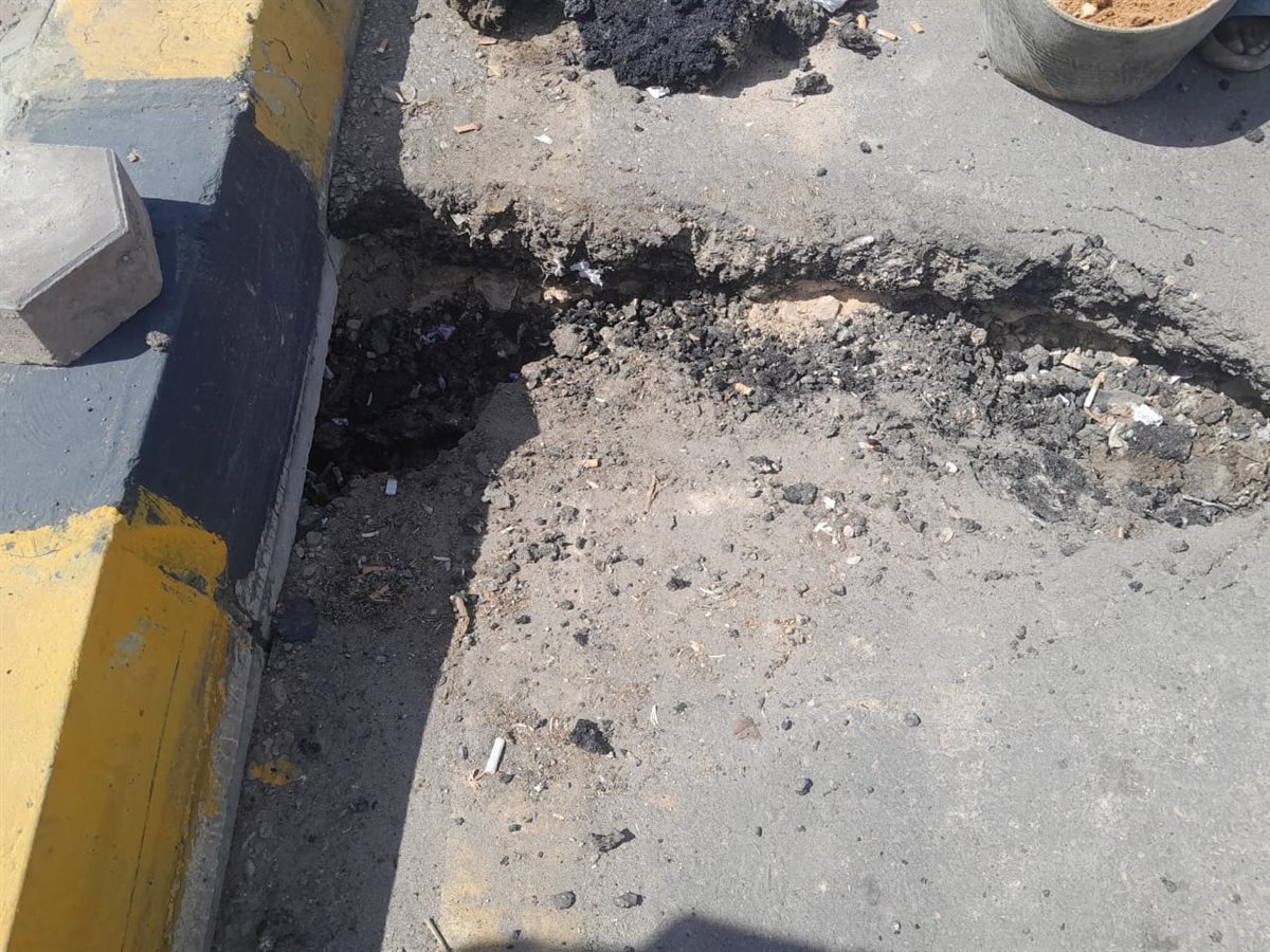 اصلاح تشققات أرضية