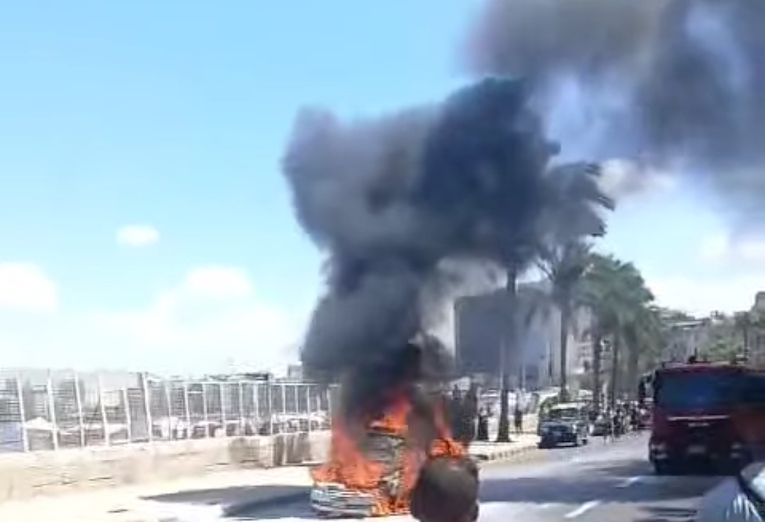 احتراق سيارة بكورنيش الإسكندرية