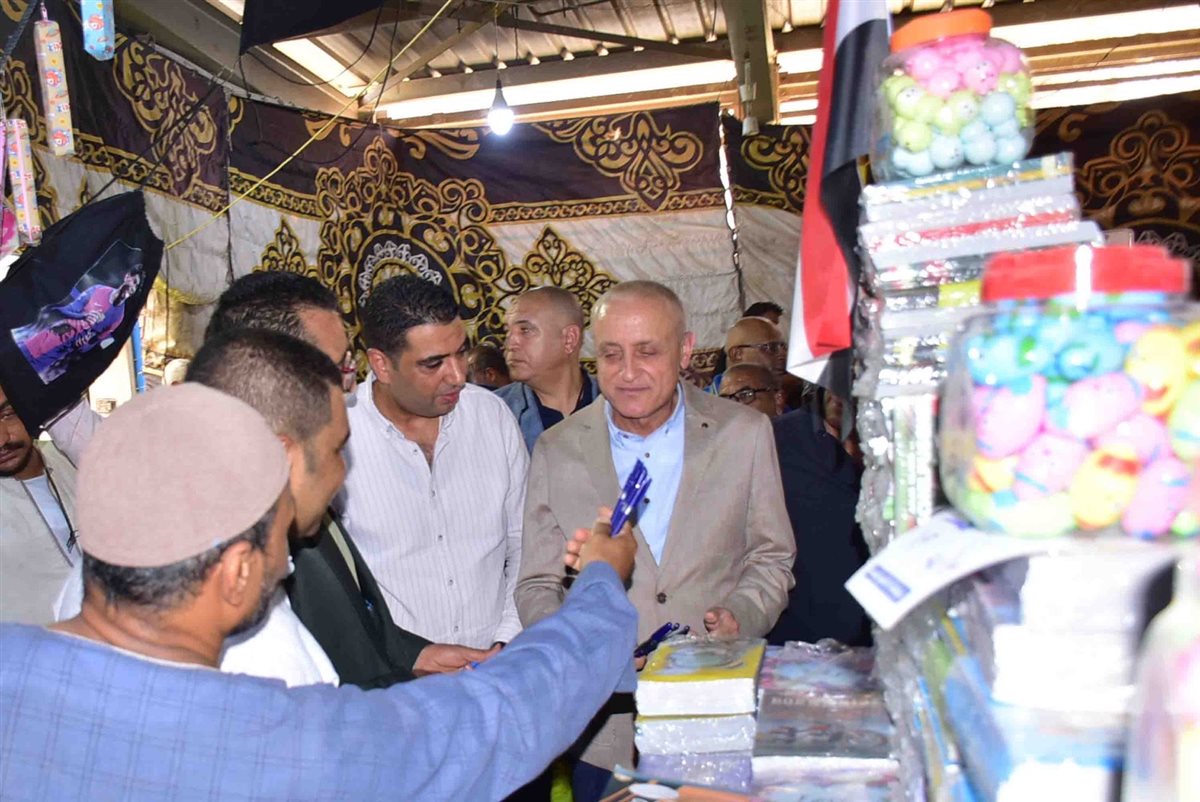 محافظ الأقصر يفتتح معرض أهلًا مدارس بإسنا