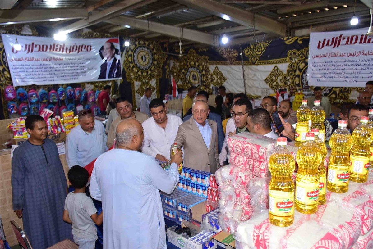 محافظ الأقصر يفتتح معرض أهلًا مدارس بإسنا