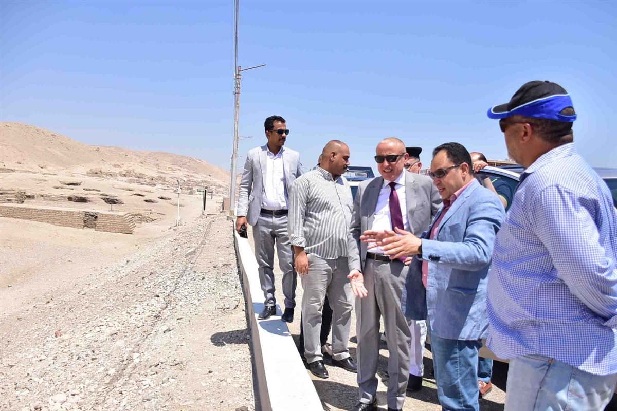 محافظ الأقصر يتفقد المسار السياحي