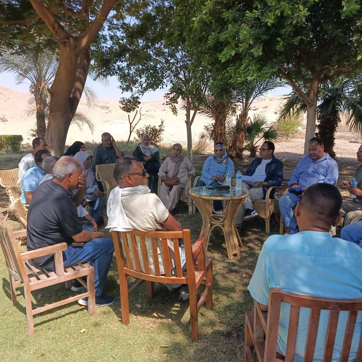 اجتماع مدير عام آثار الأقصر والمرممين