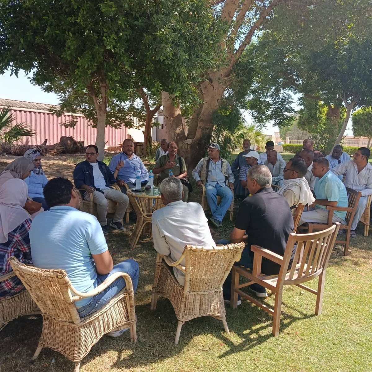 اجتماع مدير عام آثار الأقصر والمرممين