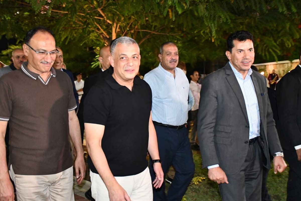 زيارة وزير الرياضة ومحافظ الإسماعيلية لمعسكر منتخب مصر الثاني (1)