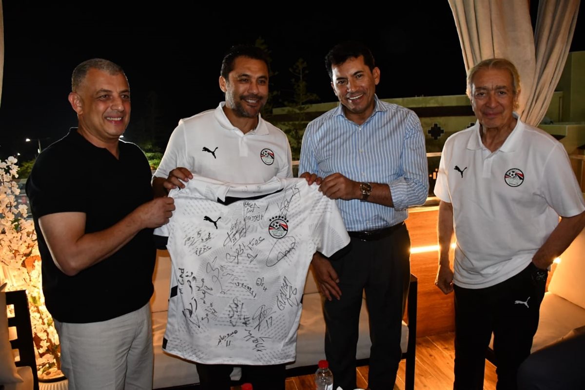 زيارة وزير الرياضة ومحافظ الإسماعيلية لمعسكر منتخب مصر الثاني (4)