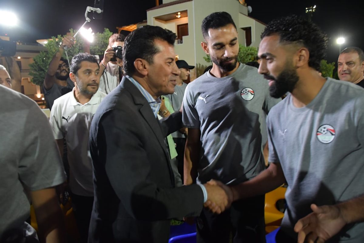 زيارة وزير الرياضة ومحافظ الإسماعيلية لمعسكر منتخب مصر الثاني (5)