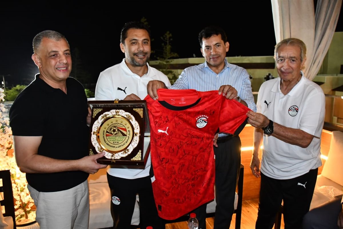 زيارة وزير الرياضة ومحافظ الإسماعيلية لمعسكر منتخب مصر الثاني (6)