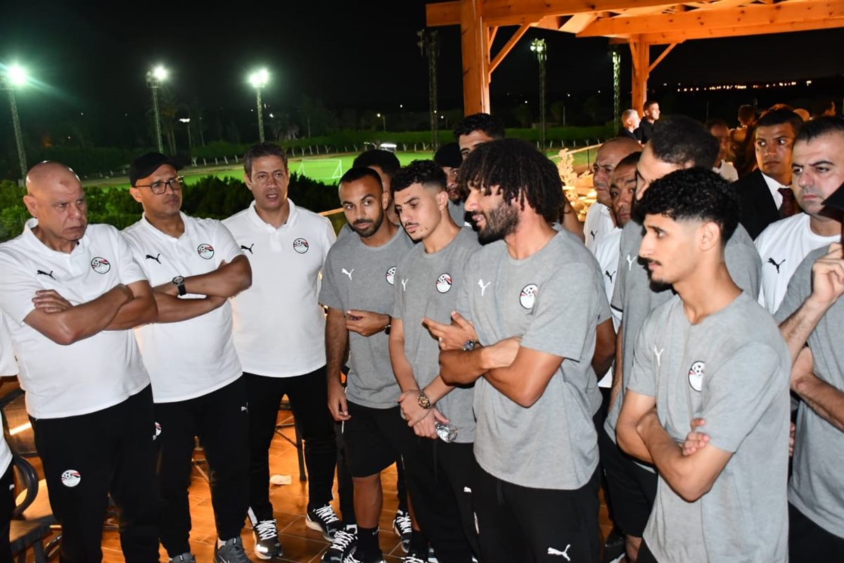 زيارة وزير الرياضة ومحافظ الإسماعيلية لمعسكر منتخب مصر الثاني (12)