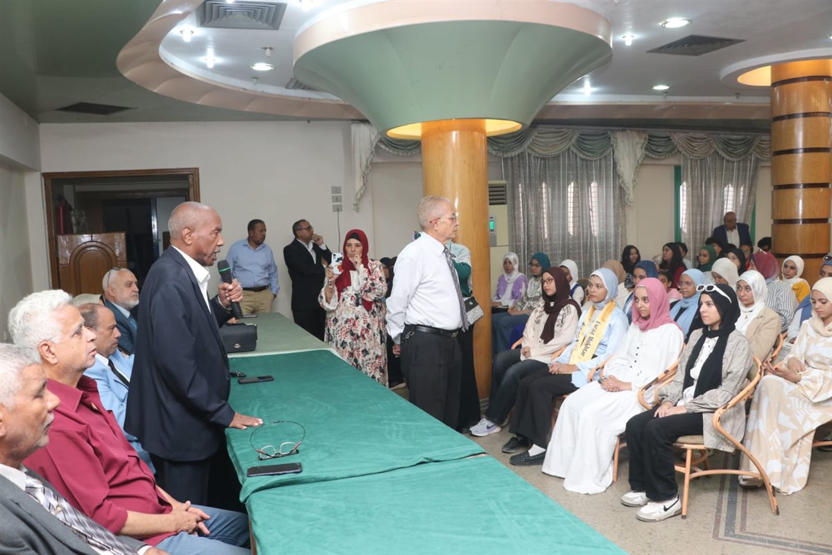 جانب من الندوة