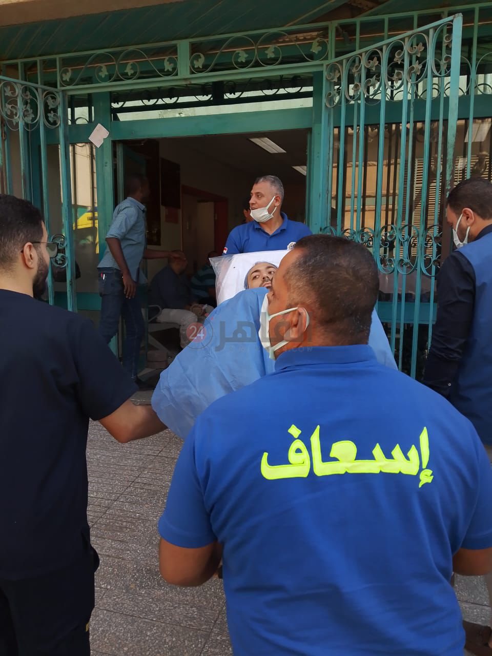 وزير الصحة يوجه بتقديم العلاج على نفقة الدولة للمواطن «أبو البنات» 