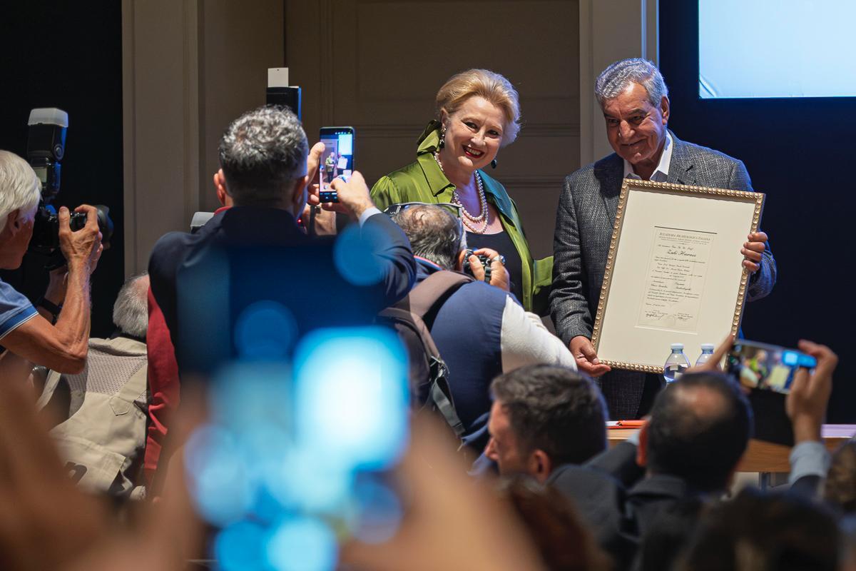 زهي حواس عالم الآثار المصرية