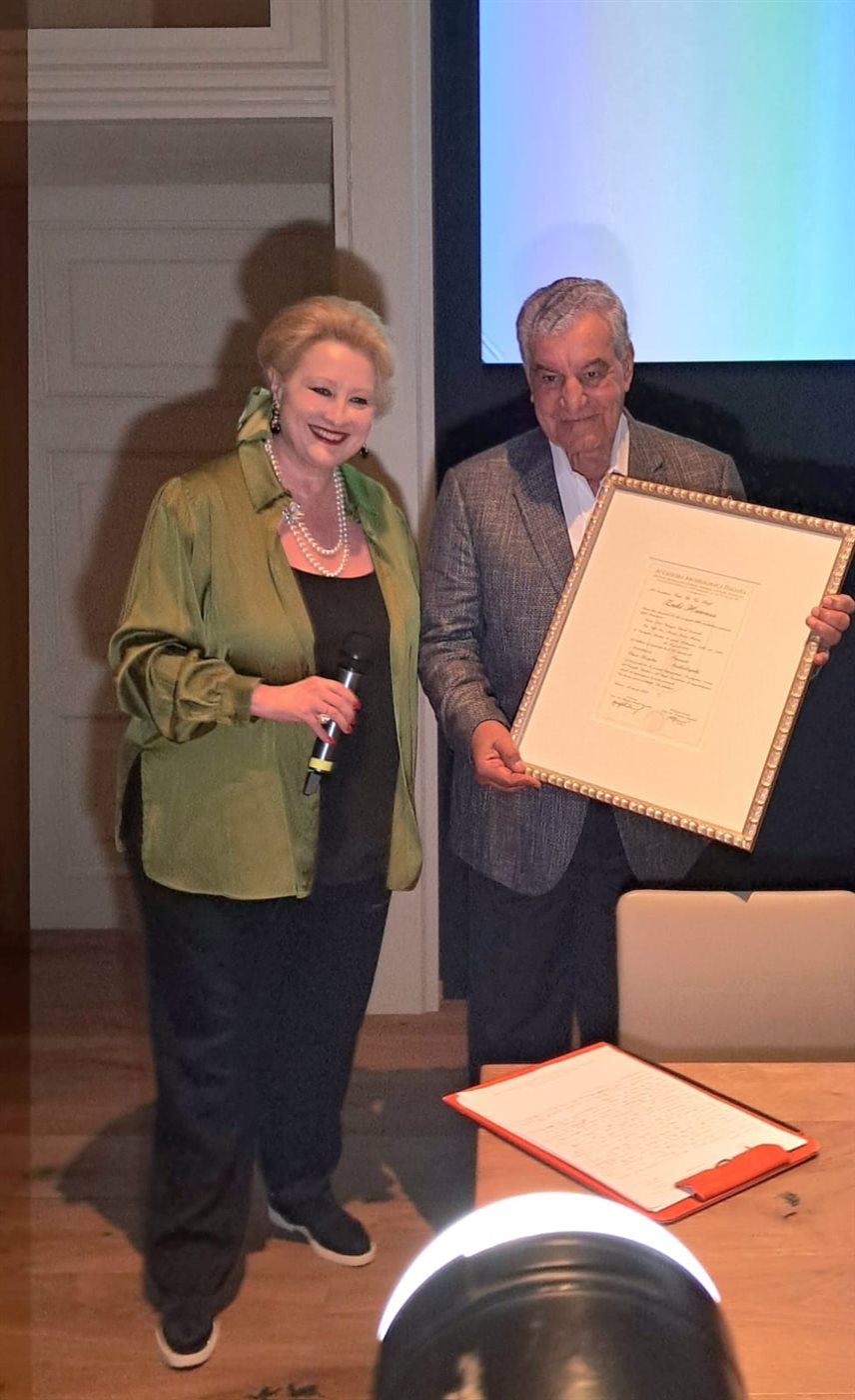 زهي حواس عالم الآثار المصرية