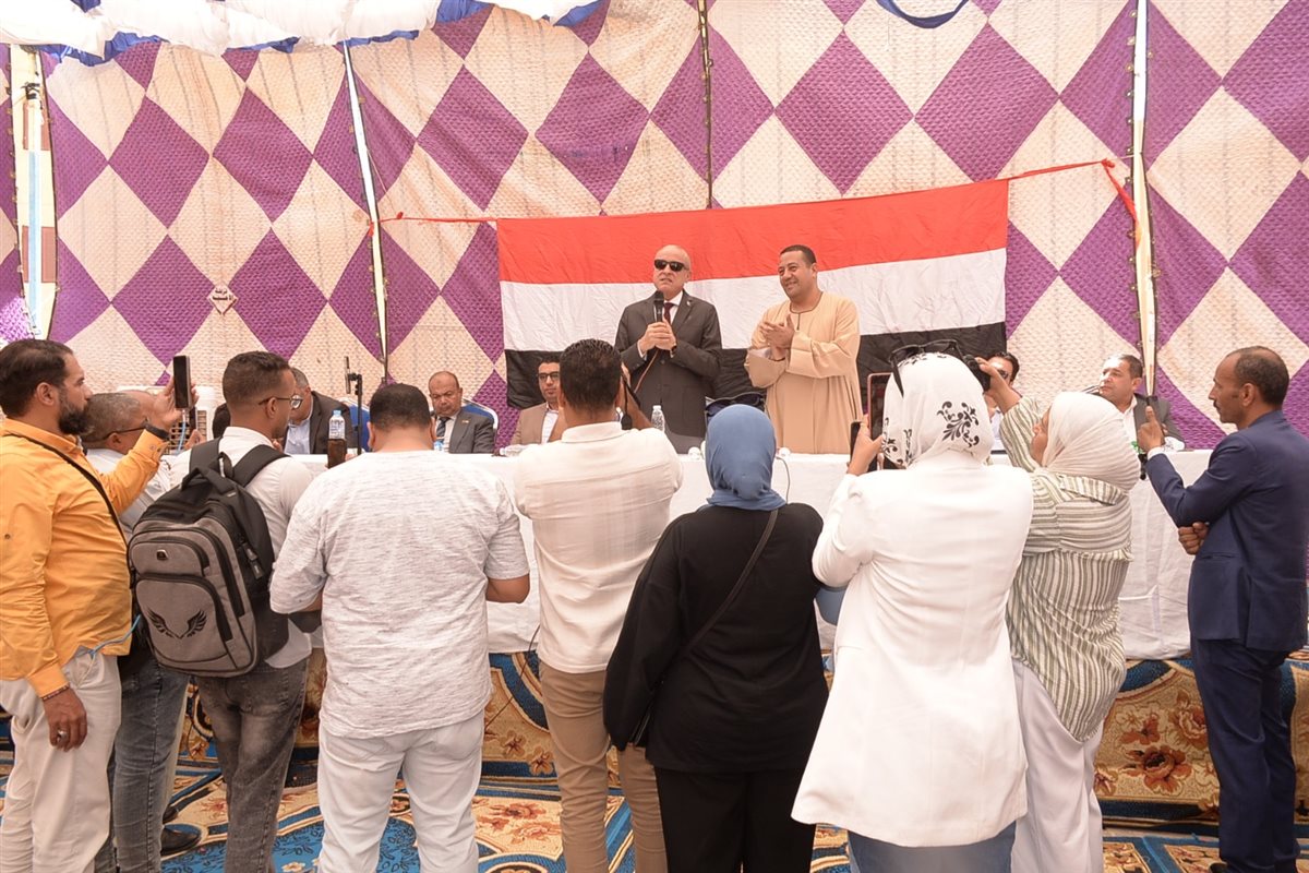 محافظ الأقصر يسلم شقق الطود للأهالي بعد طول إنتظار