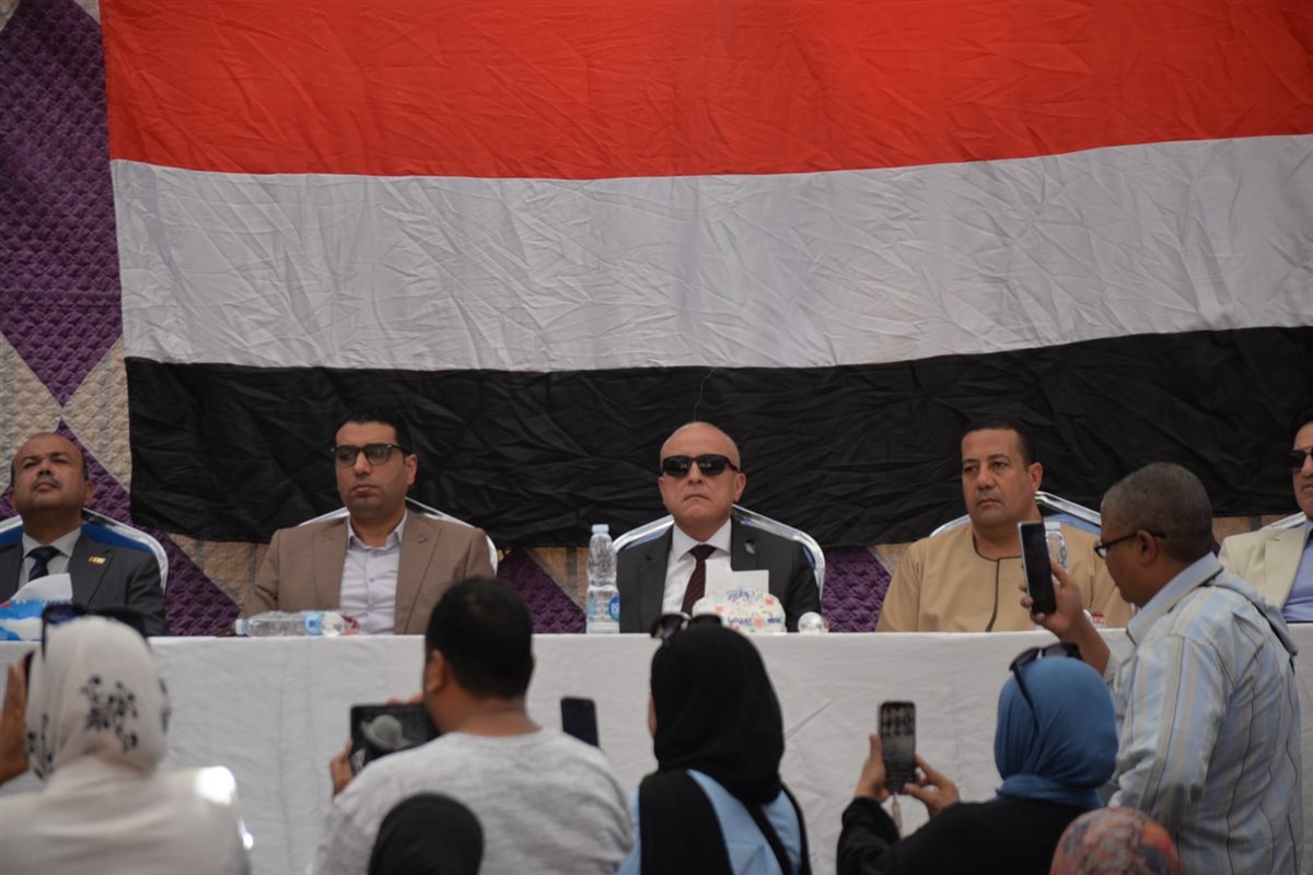 محافظ الأقصر يسلم شقق الطود للأهالي بعد طول إنتظار