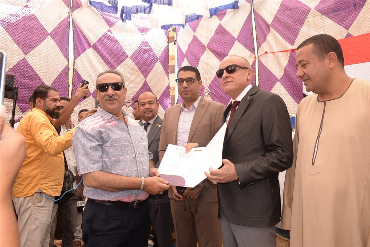 محافظ الأقصر يسلم شقق الطود للأهالي بعد طول إنتظار