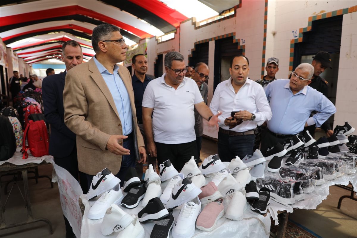 محافظ الجيزة يتفقد التشغيل التجريبي لمعارض أهلًا مدارس