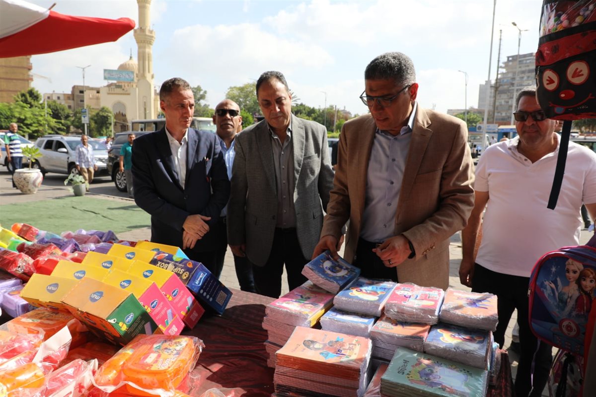 محافظ الجيزة يتفقد التشغيل التجريبي لمعارض أهلًا مدارس