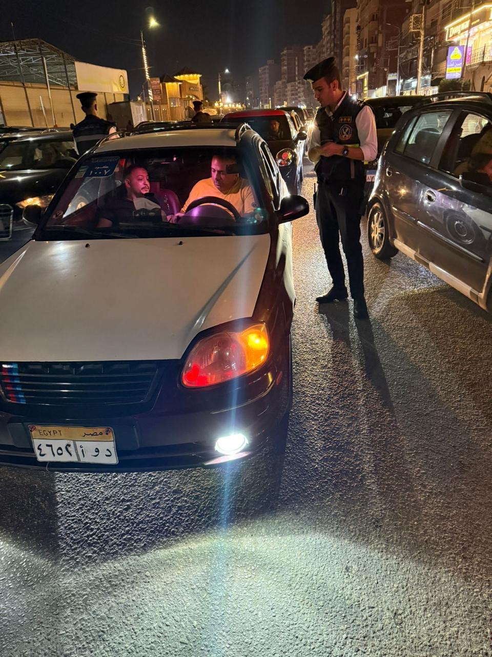 حملات مرورية مكثفة بالمنصورة لضبط المخالفات وتعزيز الانضباط