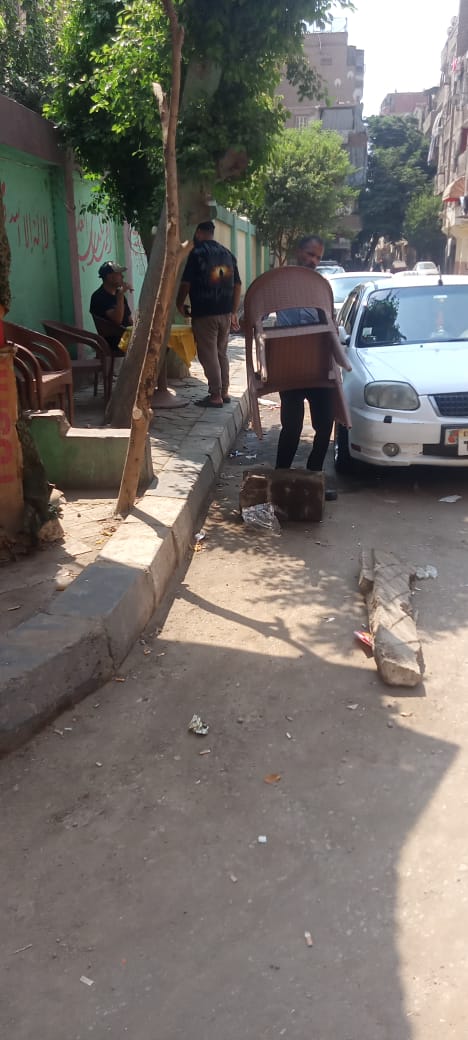 حي الساحل يرفع إشغالات وزراعات مخالفة أمام مدرسة عمر بن عبد العزيز