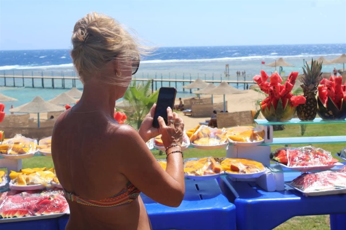 مهرجان البطيخ على شواطئ مرسي علم 