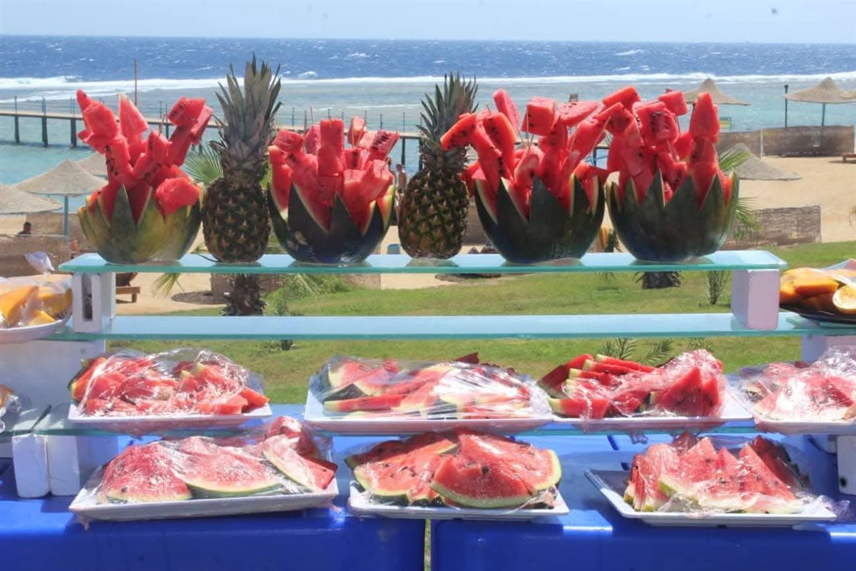 مهرجان البطيخ على شواطئ مرسي علم 