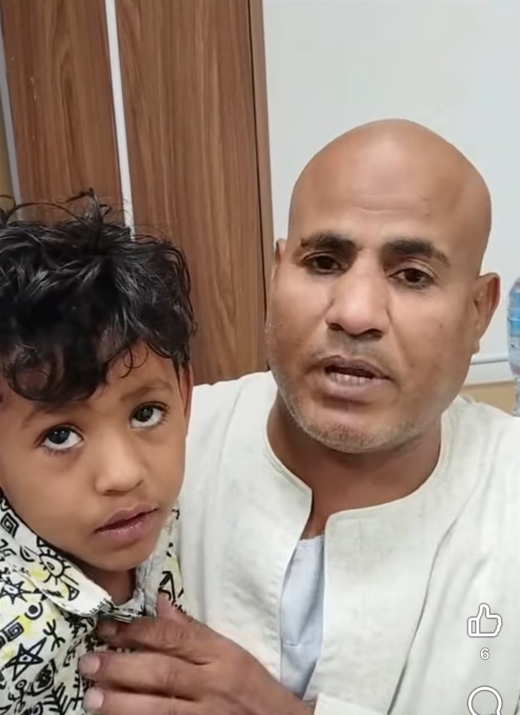 الصغير ووالدة بعد إنقاذ حياتة