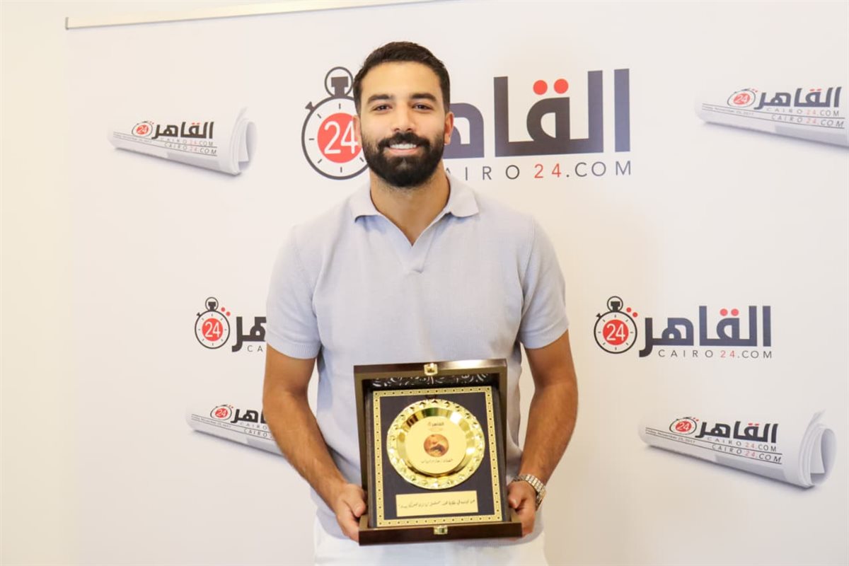 بعد تألقه في حكاية هند.. القاهرة 24 يُكرم الفنان حازم إيهاب على نجاح شخصيته 