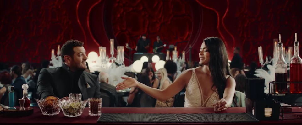 عمرو يوسف وأسماء جلال من السلم والثعبان 2