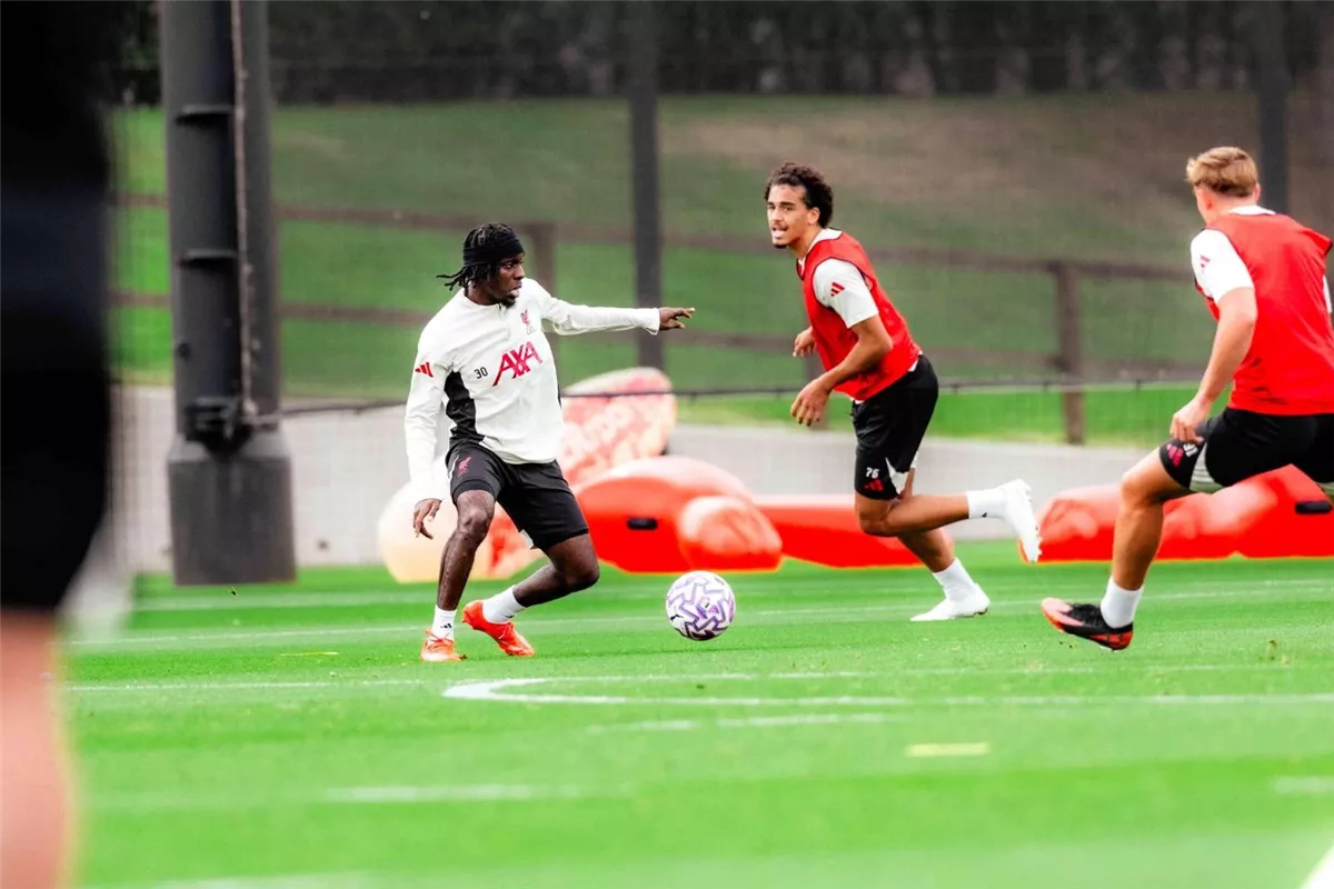 جانب من مشاركة كريم أحمد في تدريبات ليفربول