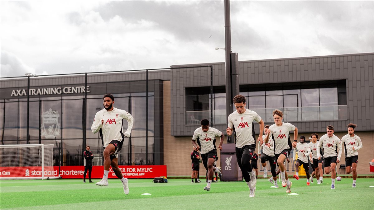 جانب من مشاركة كريم أحمد في تدريبات ليفربول