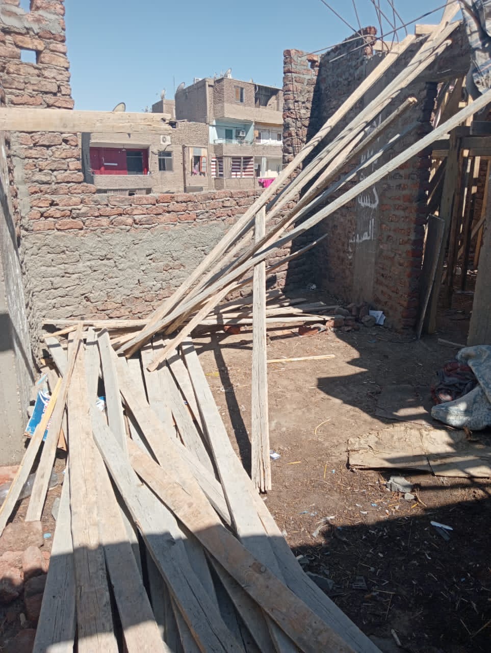 ضبط مخالفات مبانىً بدون ترخيص في الأقصر