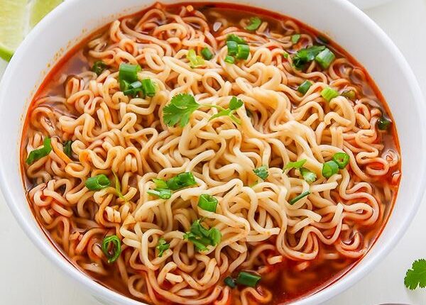 مكونات الاندومي في البيت