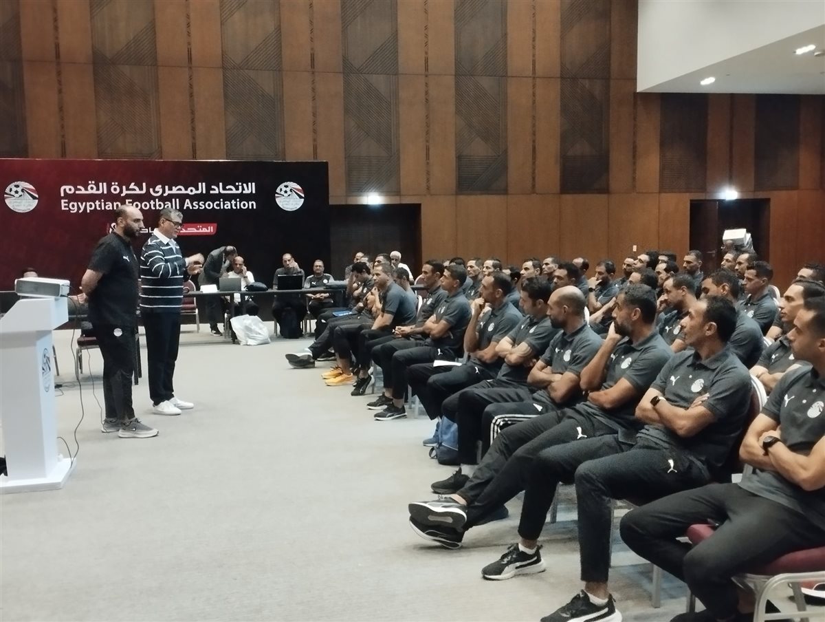 اجتماع أوسكار مع حكام الدوري الممتاز (5)