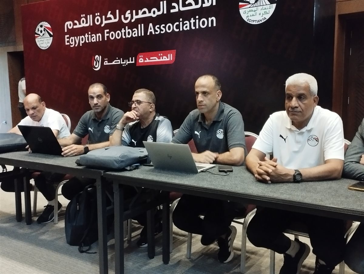 اجتماع أوسكار مع حكام الدوري الممتاز (1)