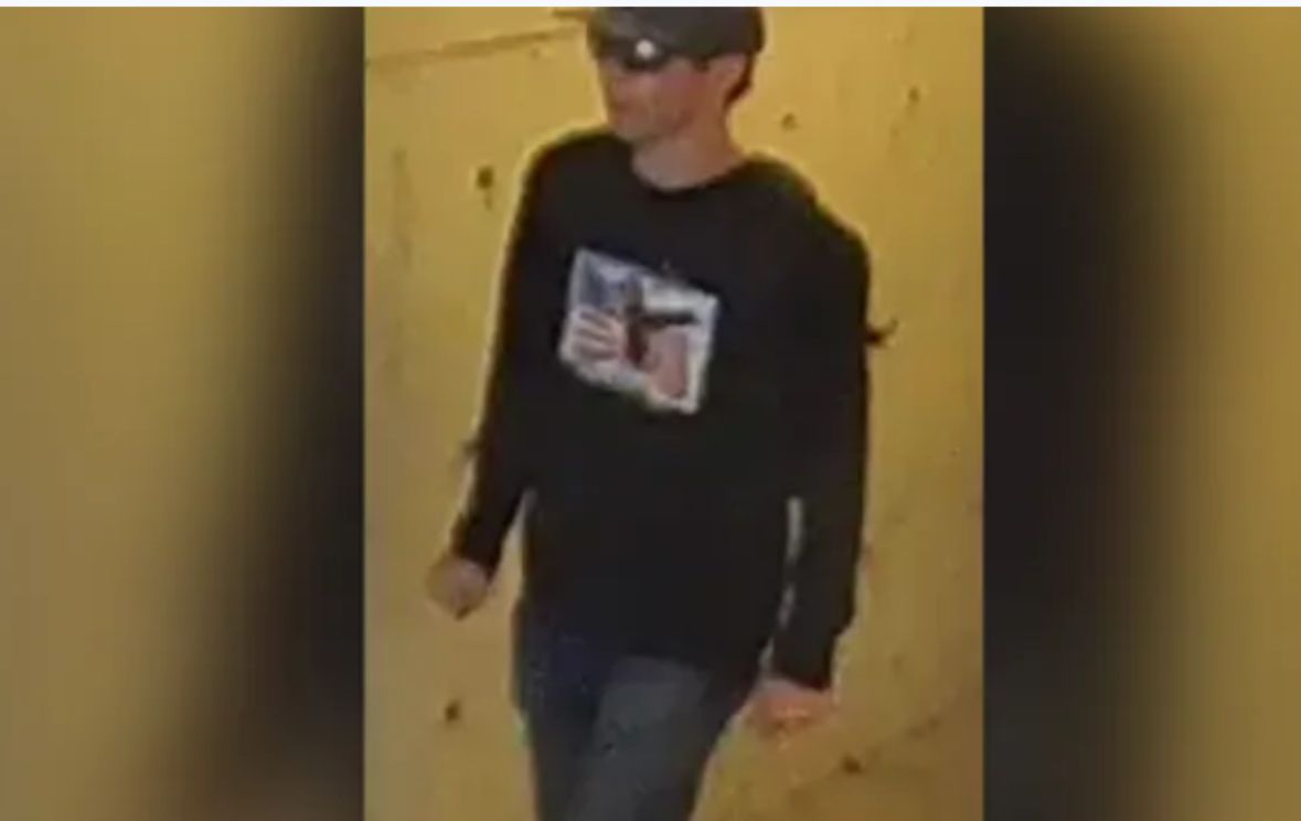 مكتب التحقيقات الفيدرالي FBI يكشف أول صورة للمشتبه به في اغتيال الناشط اليمني تشارلي كيرك