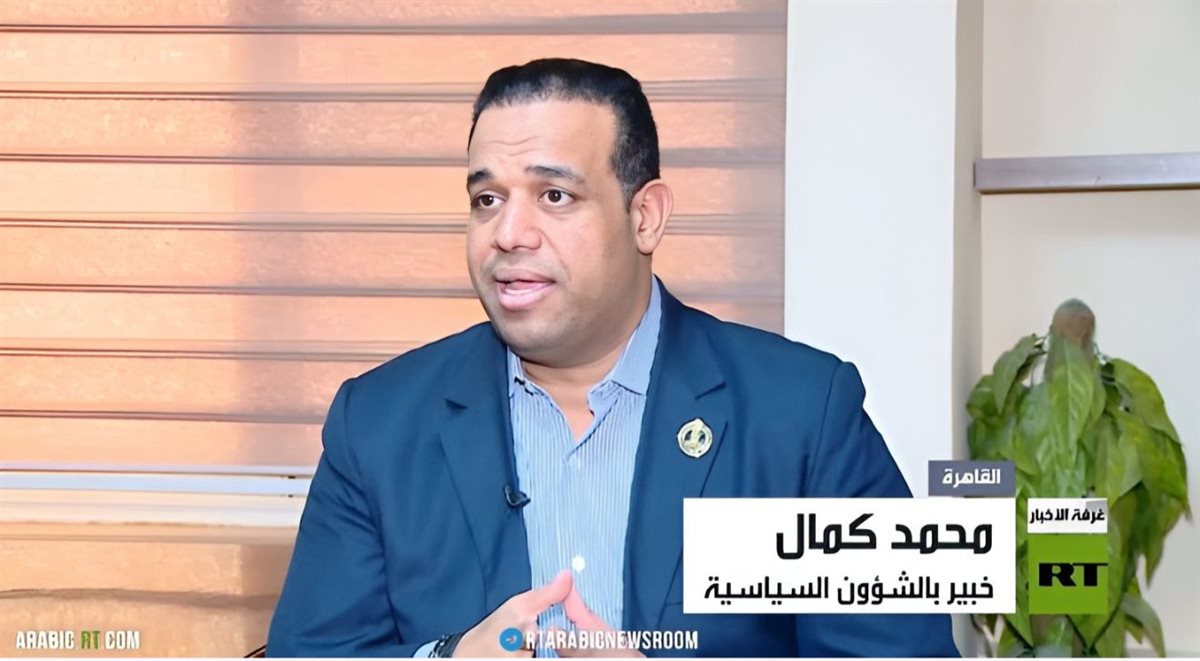  الكاتب الصحفي محمد كمال