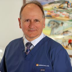 بول بوسا أثناء عمله كطبيب أسنان