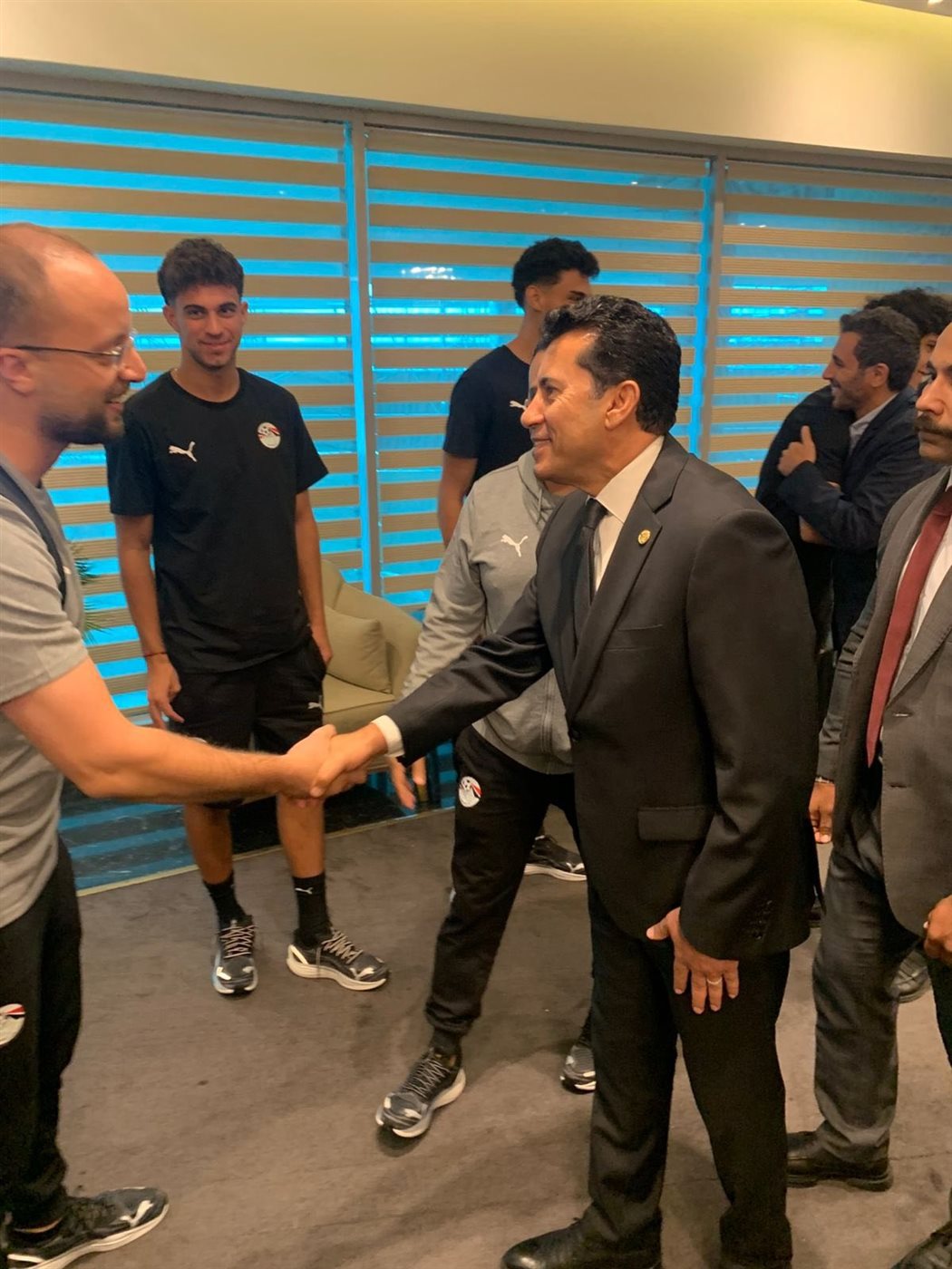 <strong>وزير الرياضة يدعم منتخب الشباب قبل السفر للمشاركة في كأس العالم</strong>