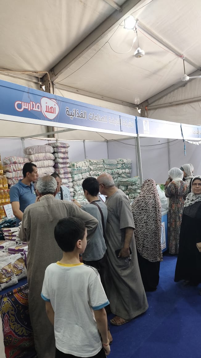 محافظ الجيزة يتابع تجهيزات معرض أهلًا مدارس بإمبابة