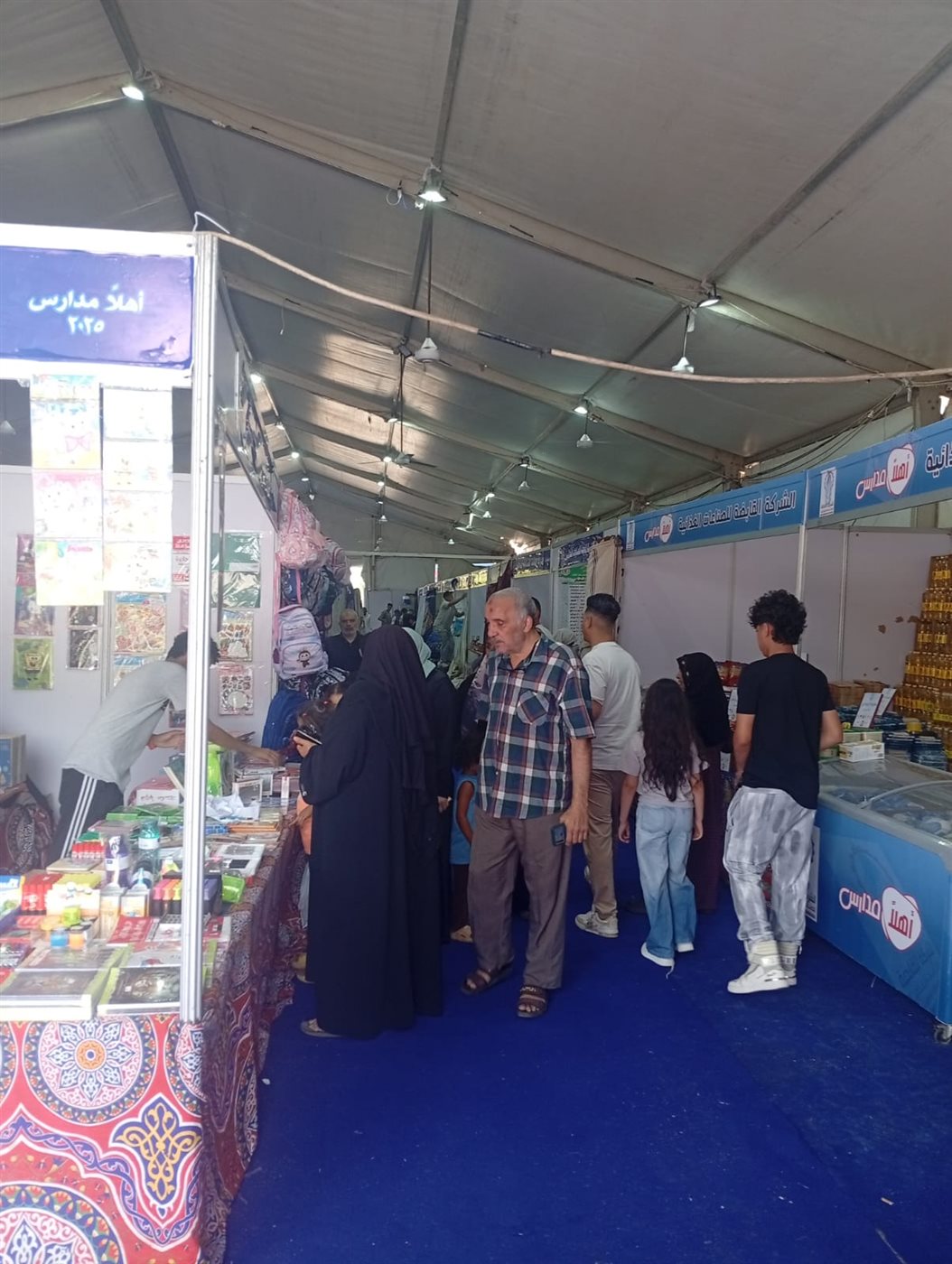 محافظ الجيزة يتابع تجهيزات معرض أهلًا مدارس بإمبابة