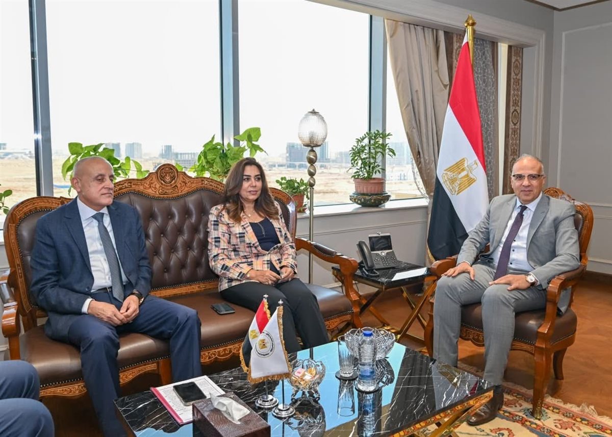 اجتماع محافظ الأقصر ووزراء التنمية المحلية والموارد المائية