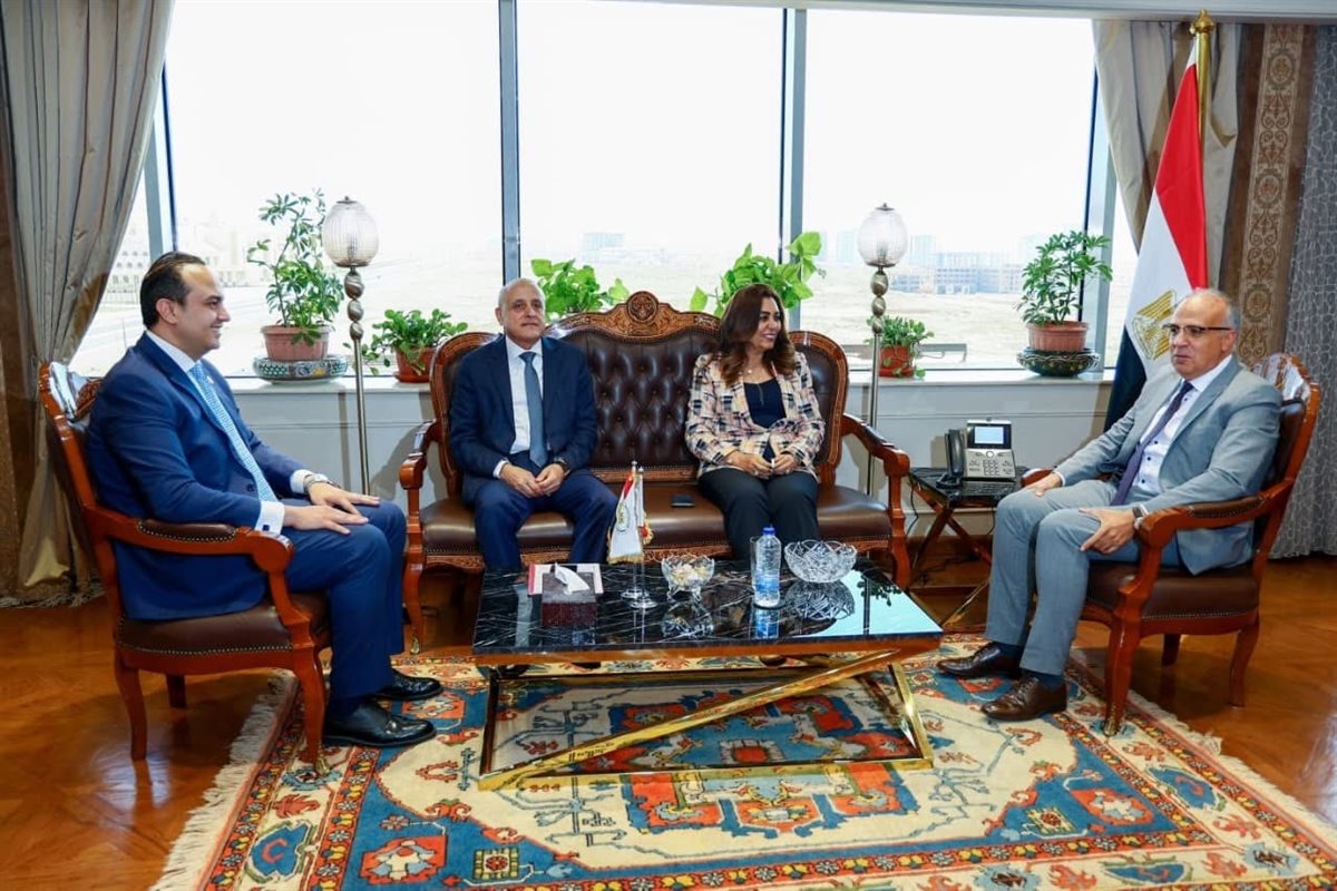 اجتماع محافظ الأقصر ووزراء التنمية المحلية والموارد المائية