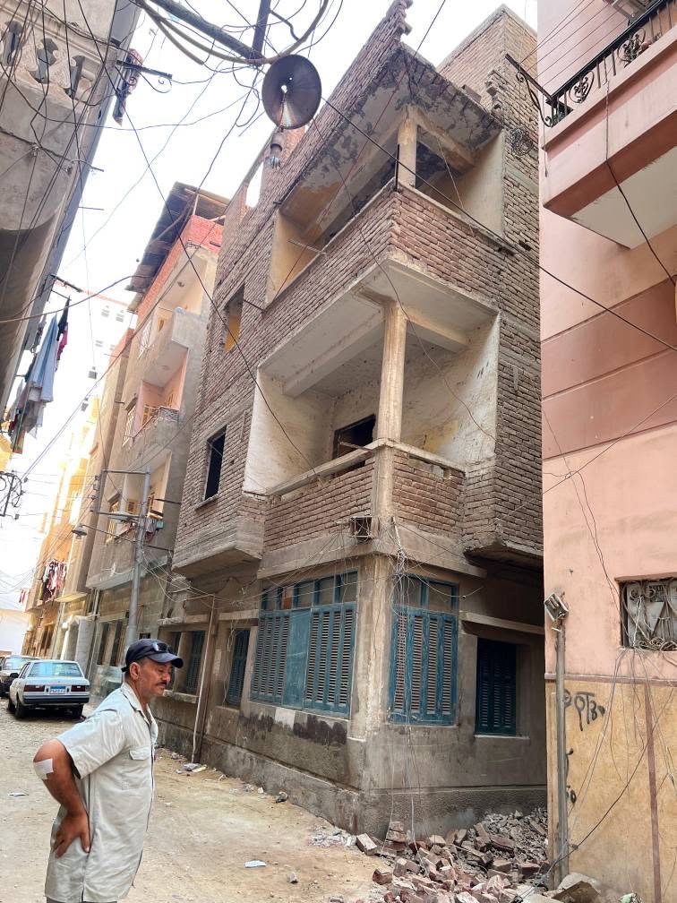 انهيار جزء من عقار بالمنصورة