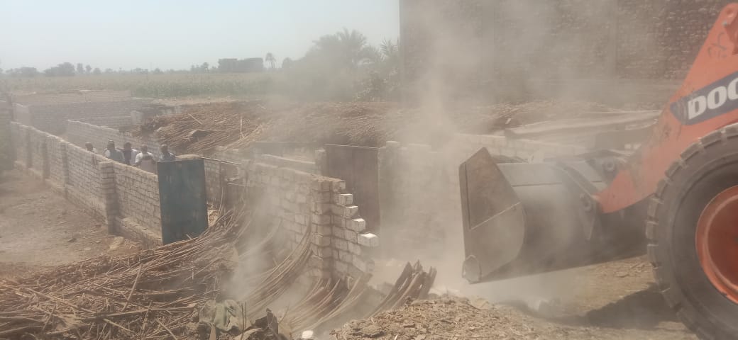 جانب من أعمال الإزالة