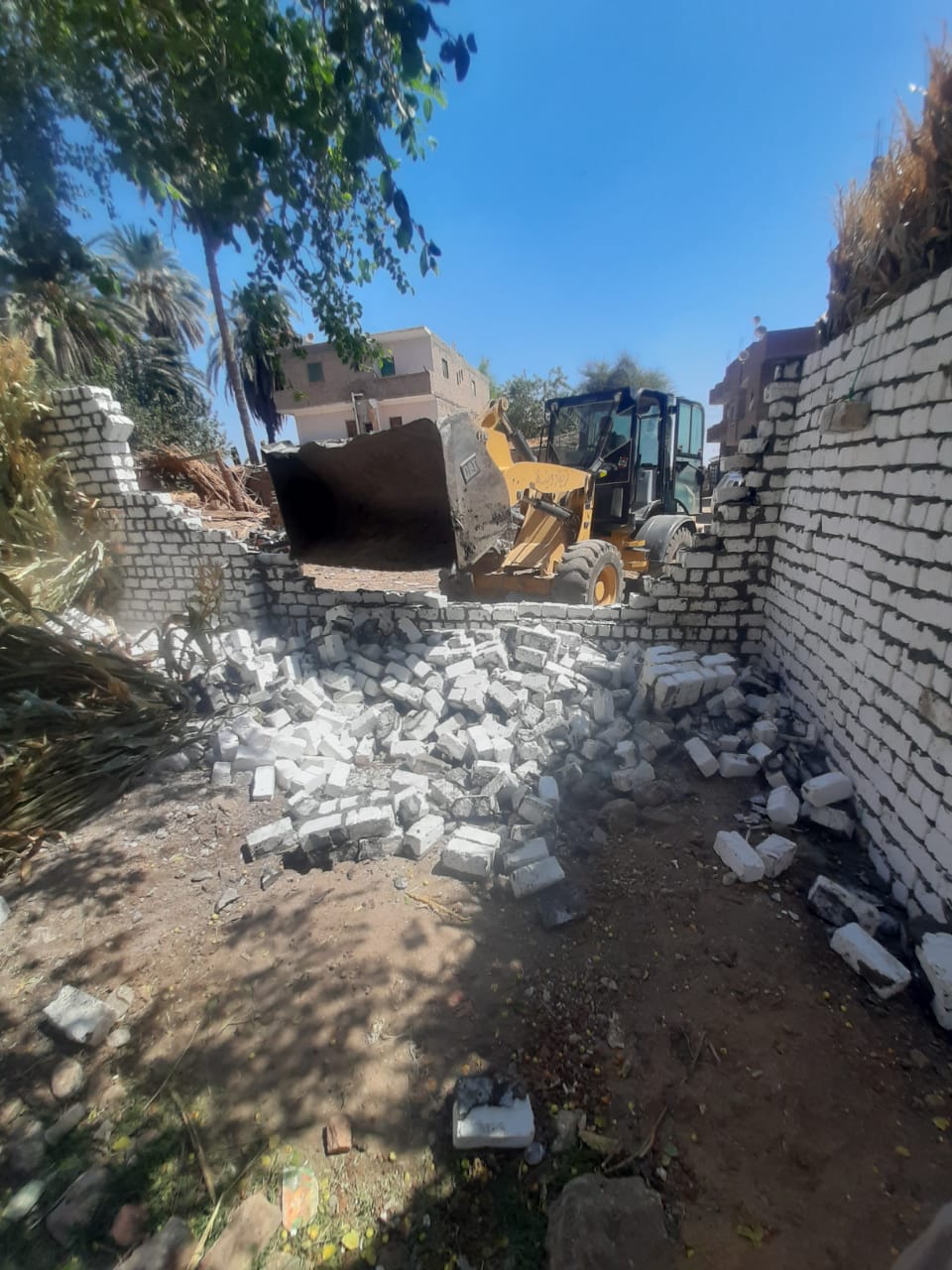 جانب من أعمال الإزالة