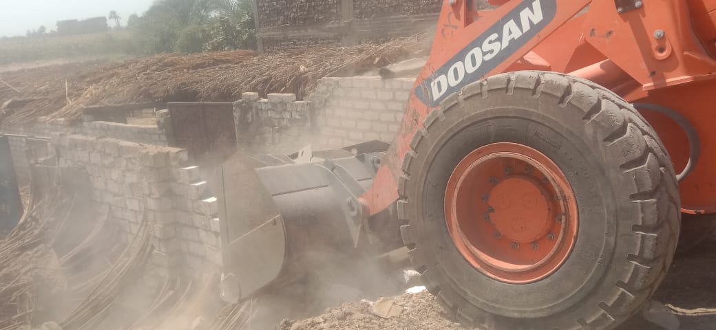 جانب من أعمال الإزالة