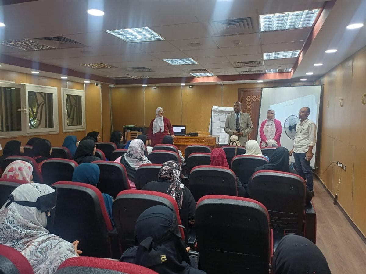 تدريب الرائدات الريفيات في الأقصر 