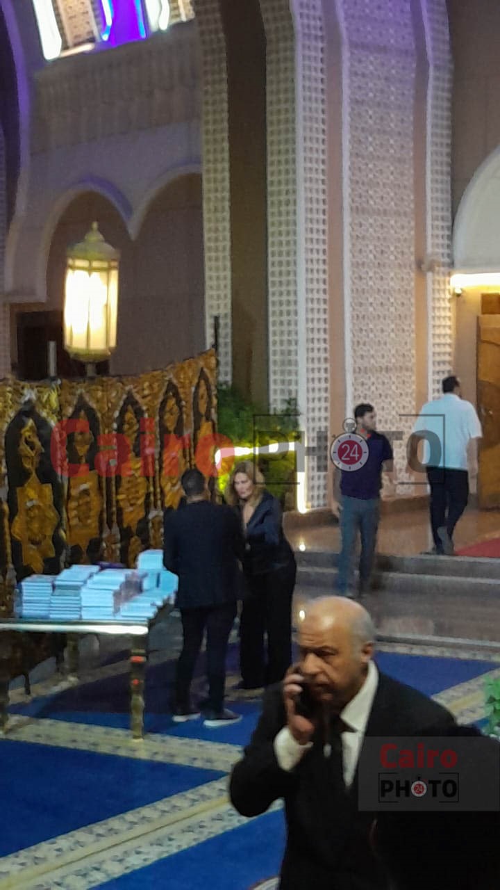 يسرا تقدم العزاء لـ، مريم عامر منيب