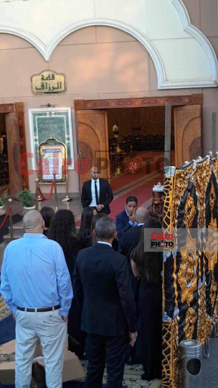 لحظة وصول مريم عامر منيب لتلقي عزاء خطيبها الراحل عمرو ستنين