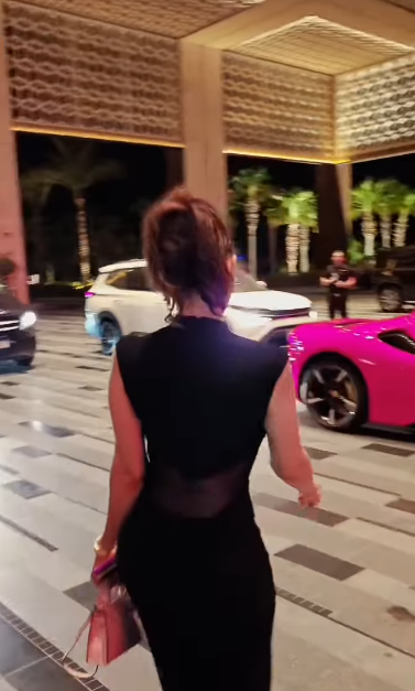 الفنانة مي عمر